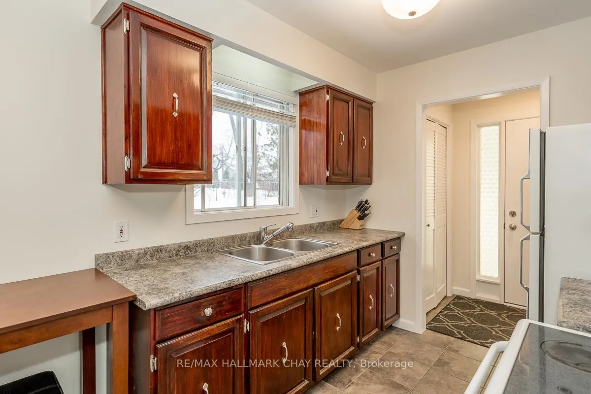 Photo 7 of 44 Belcourt Avenue, Barrie, Grove East — HOMEH