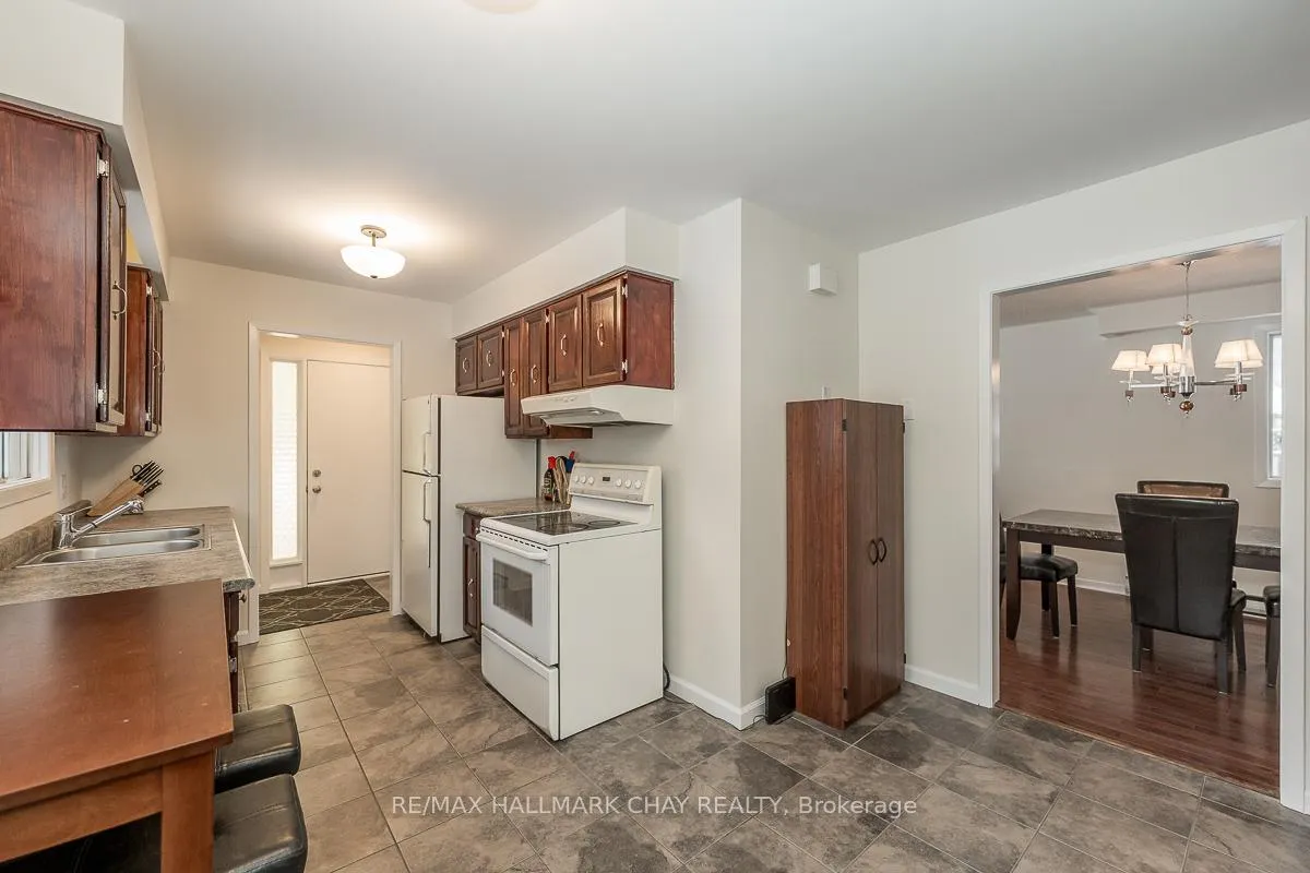 Photo 10 of 44 Belcourt Avenue, Barrie, Grove East — HOMEH