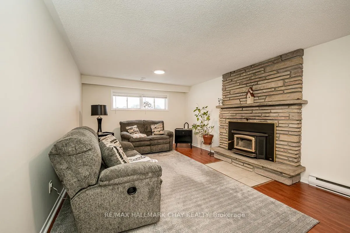 Photo 24 of 44 Belcourt Avenue, Barrie, Grove East — HOMEH