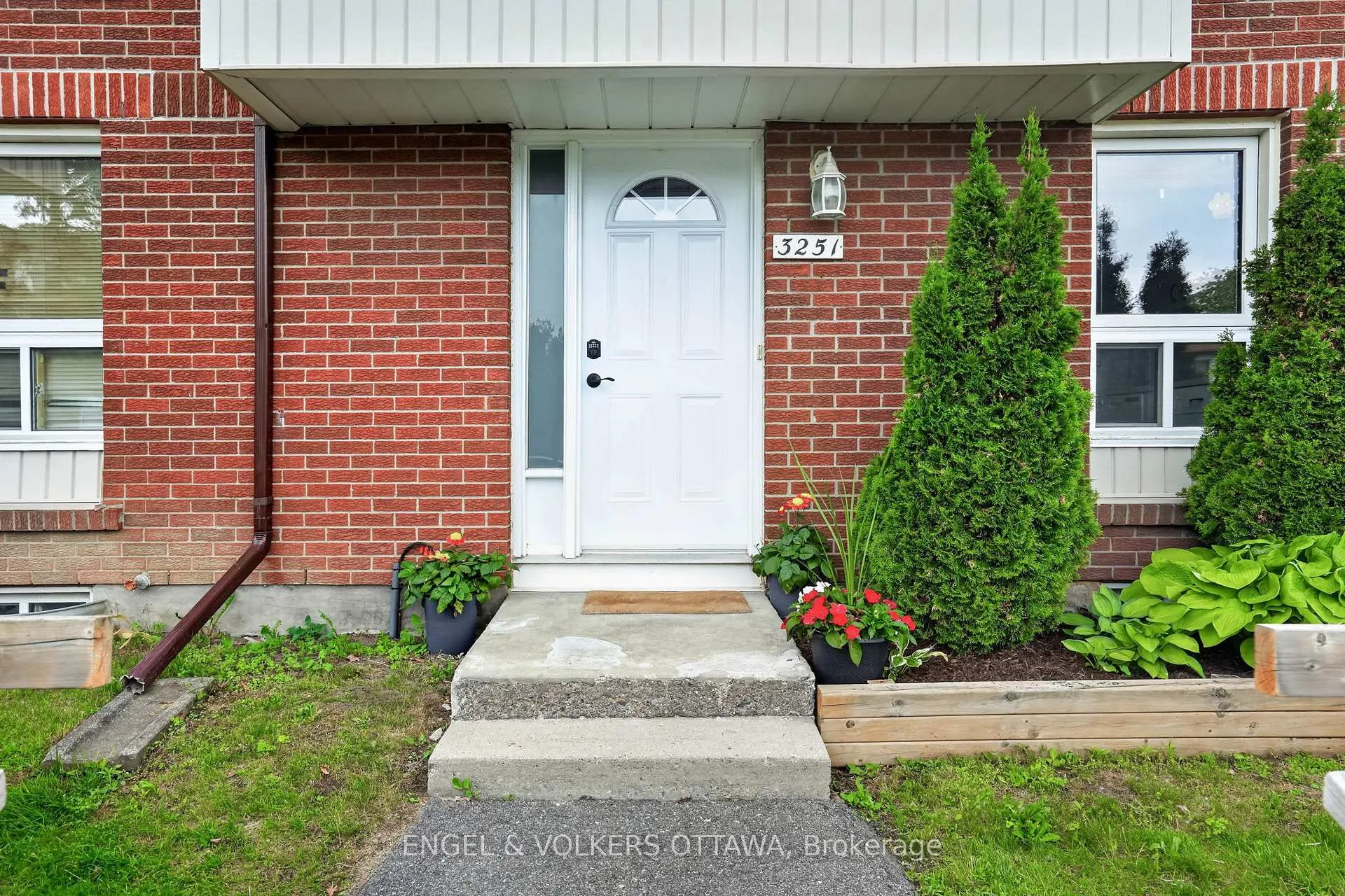 Photo 2 of Unit 46, 3251 Bannon Way, Ottawa, Blossom Park/Leitrim — HOMEH