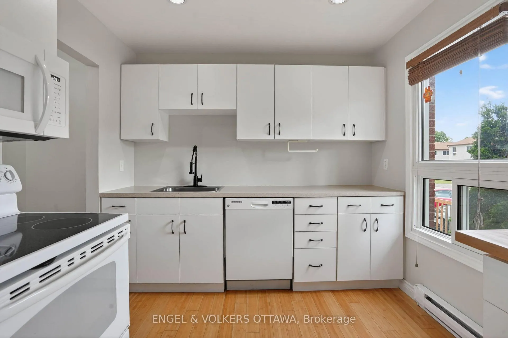 Photo 4 of Unit 46, 3251 Bannon Way, Ottawa, Blossom Park/Leitrim — HOMEH
