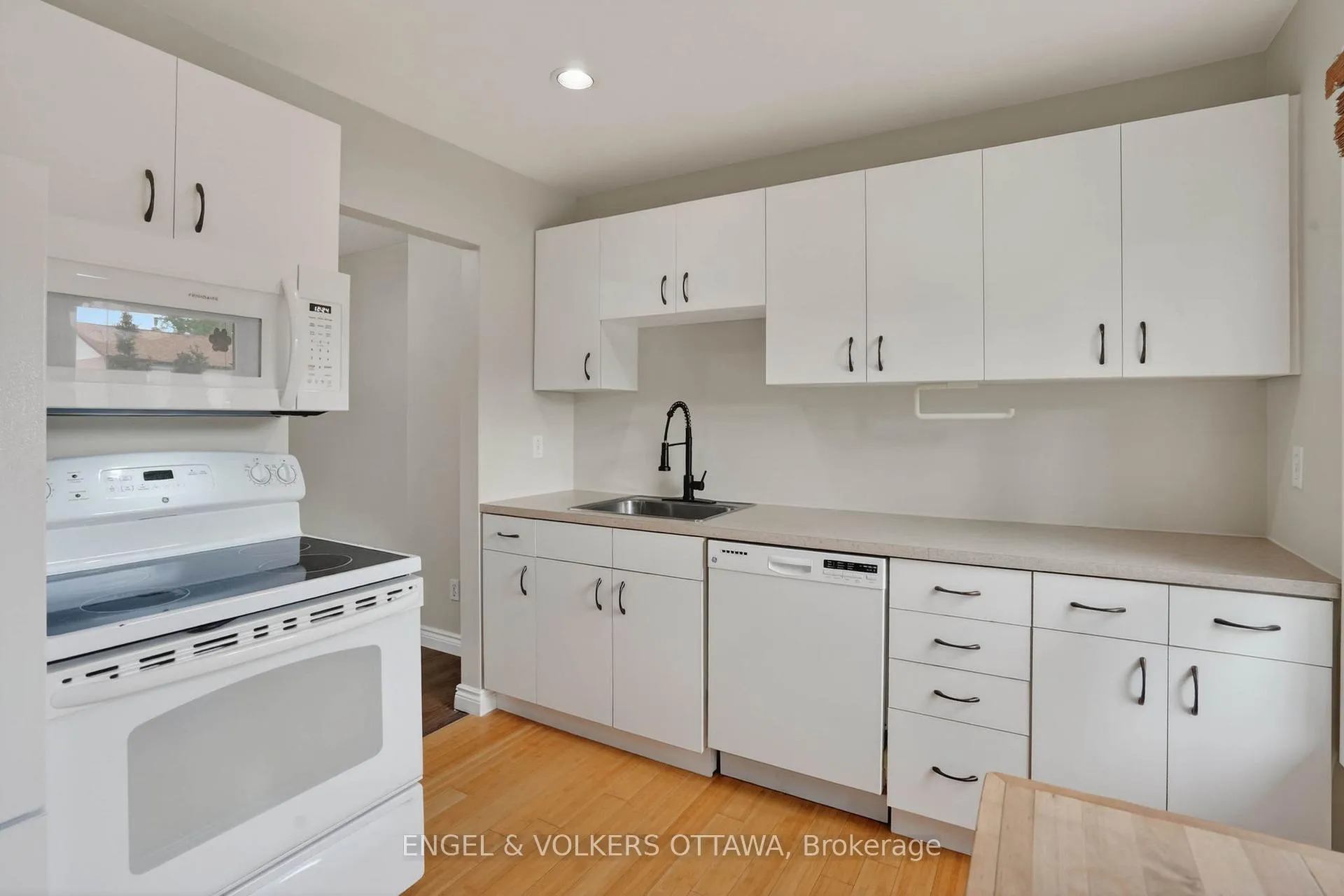 Photo 6 of Unit 46, 3251 Bannon Way, Ottawa, Blossom Park/Leitrim — HOMEH