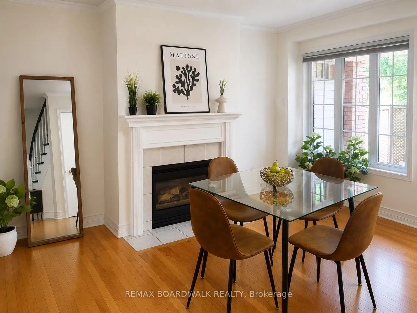 Photo 6 of 42 College Circle, Ottawa, Castle Heights — HOMEH