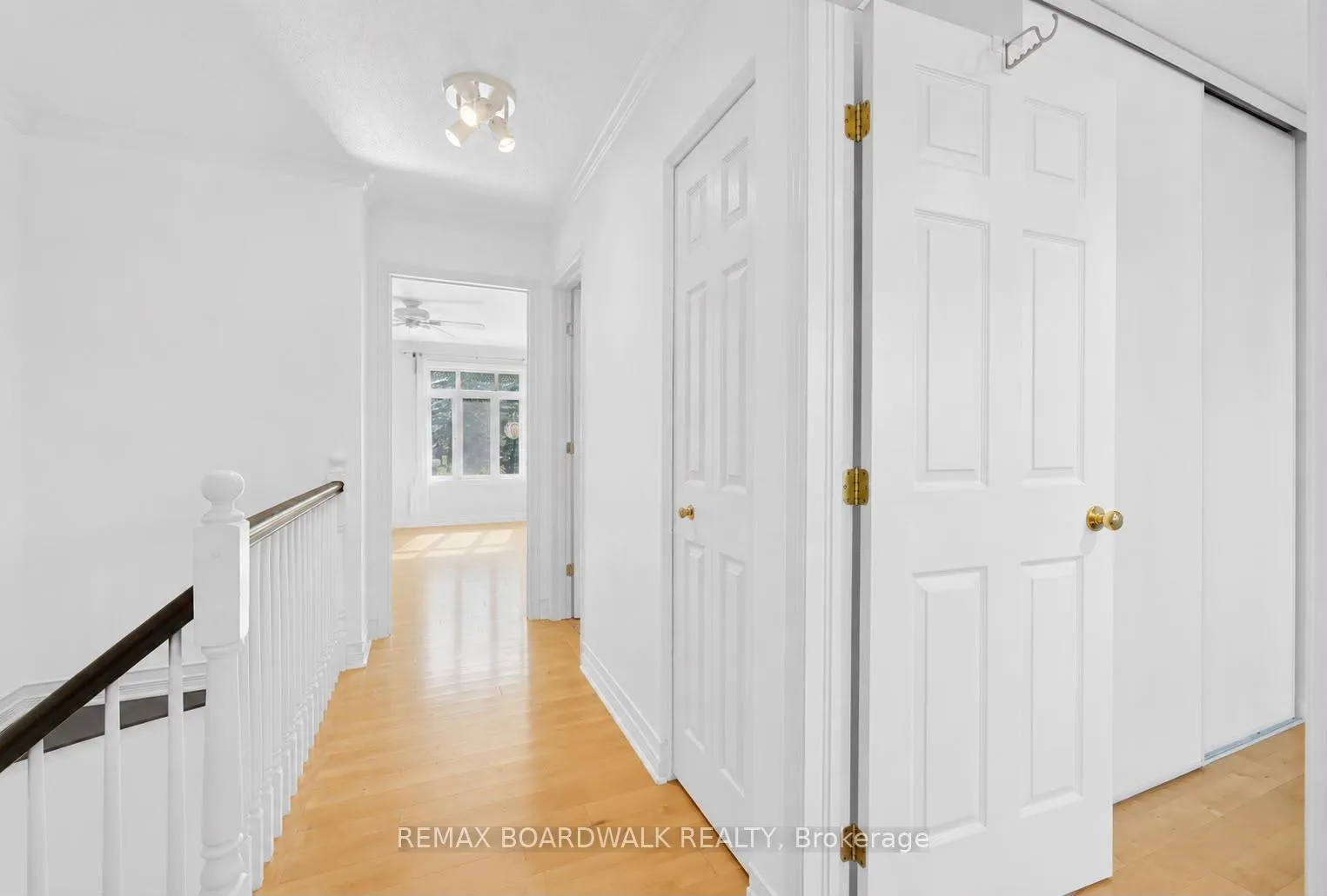 Photo 8 of 42 College Circle, Ottawa, Castle Heights — HOMEH