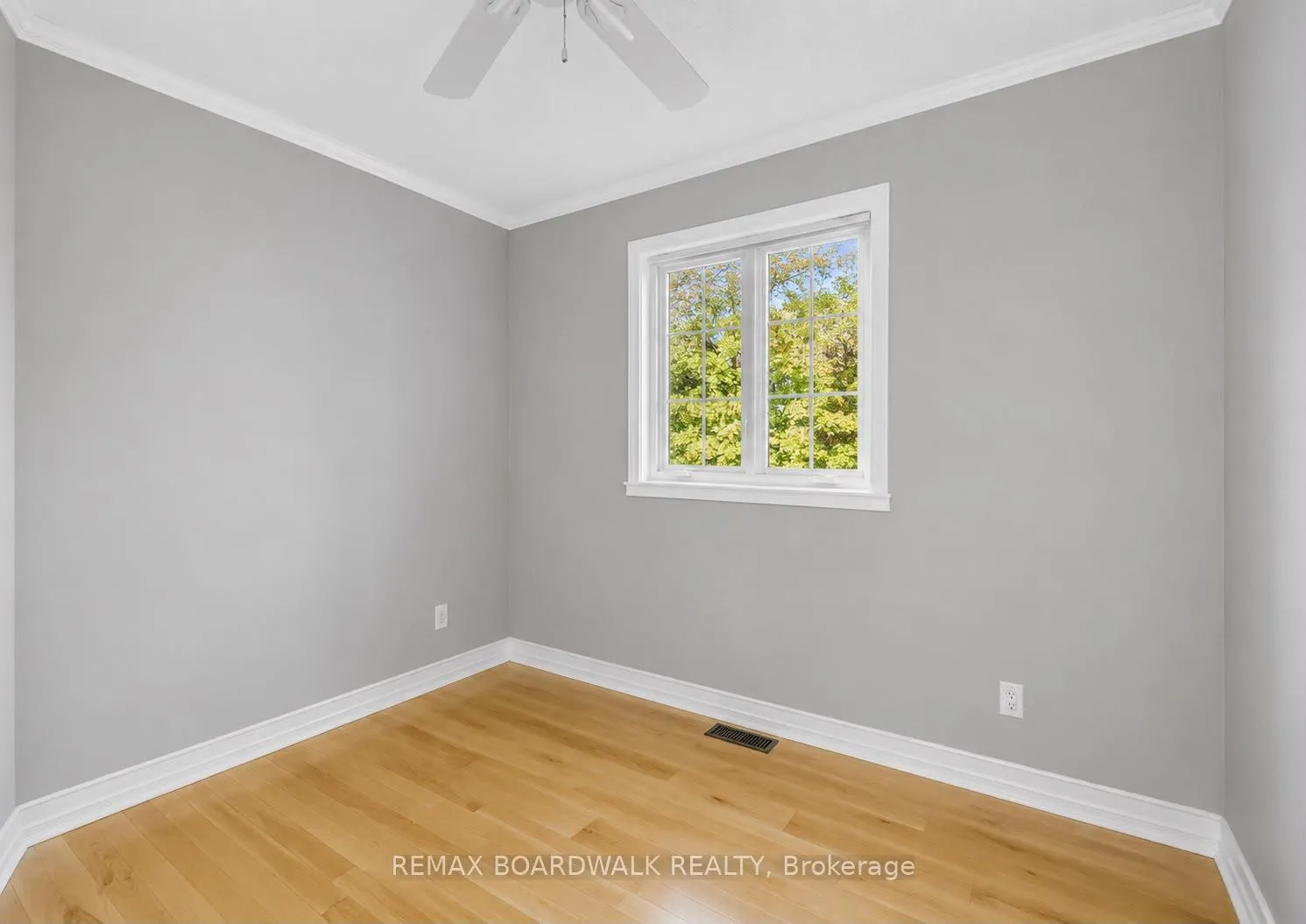 Photo 16 of 42 College Circle, Ottawa, Castle Heights — HOMEH