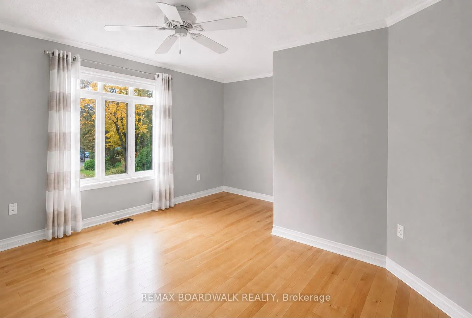 Photo 17 of 42 College Circle, Ottawa, Castle Heights — HOMEH