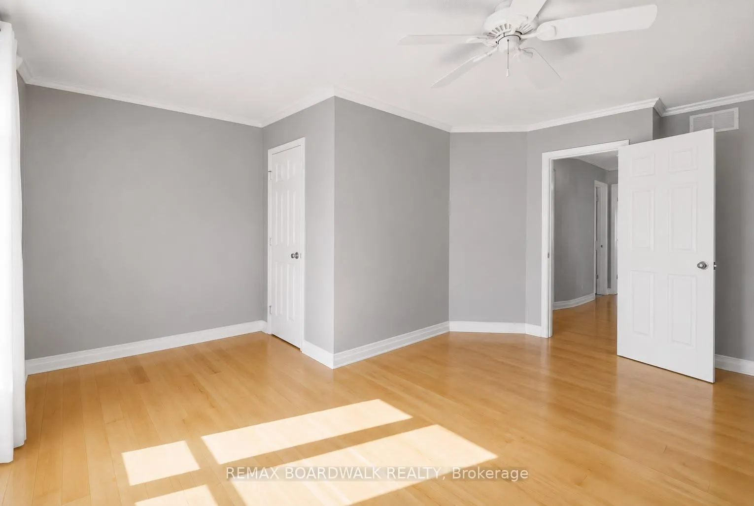 Photo 19 of 42 College Circle, Ottawa, Castle Heights — HOMEH