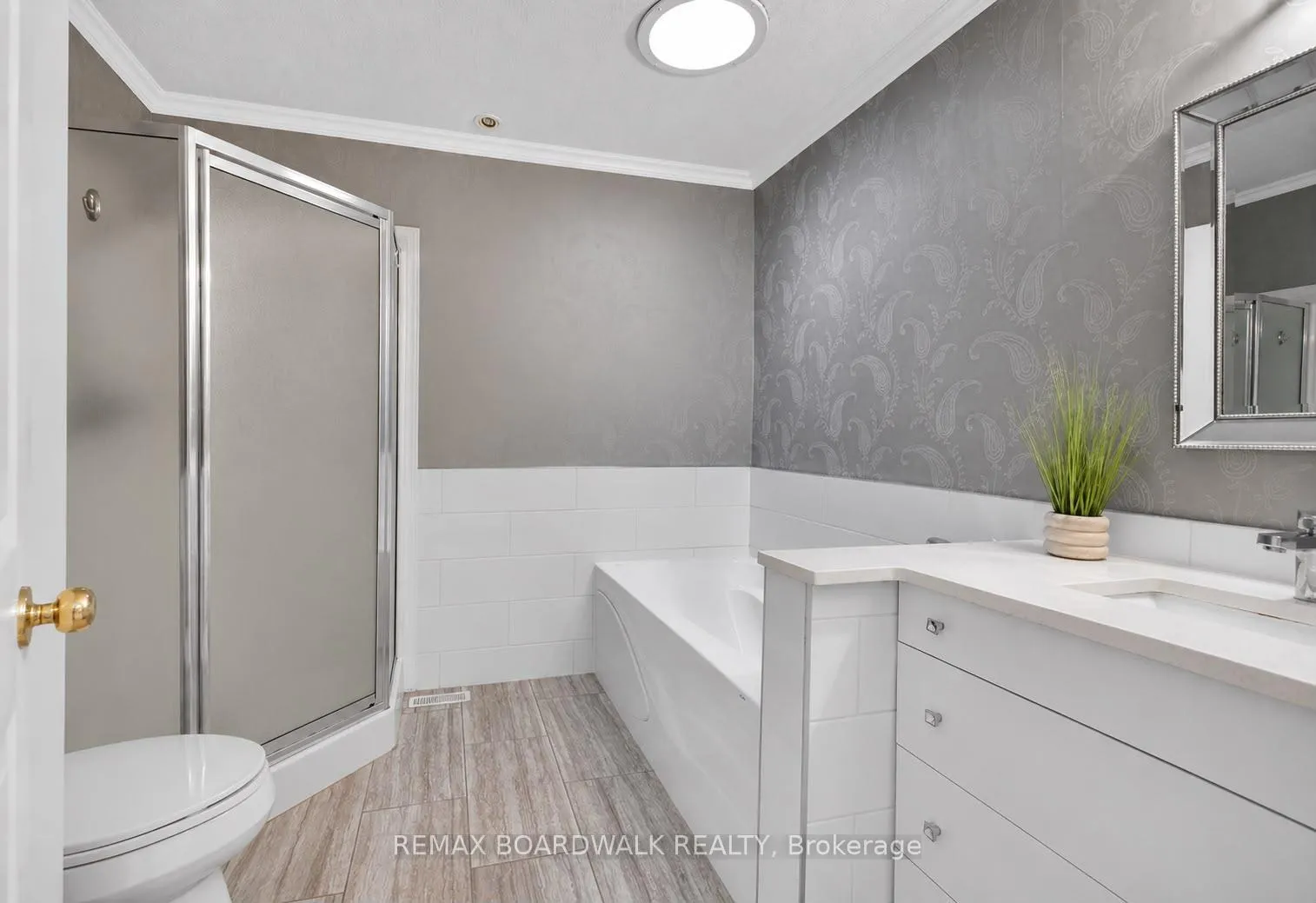 Photo 21 of 42 College Circle, Ottawa, Castle Heights — HOMEH