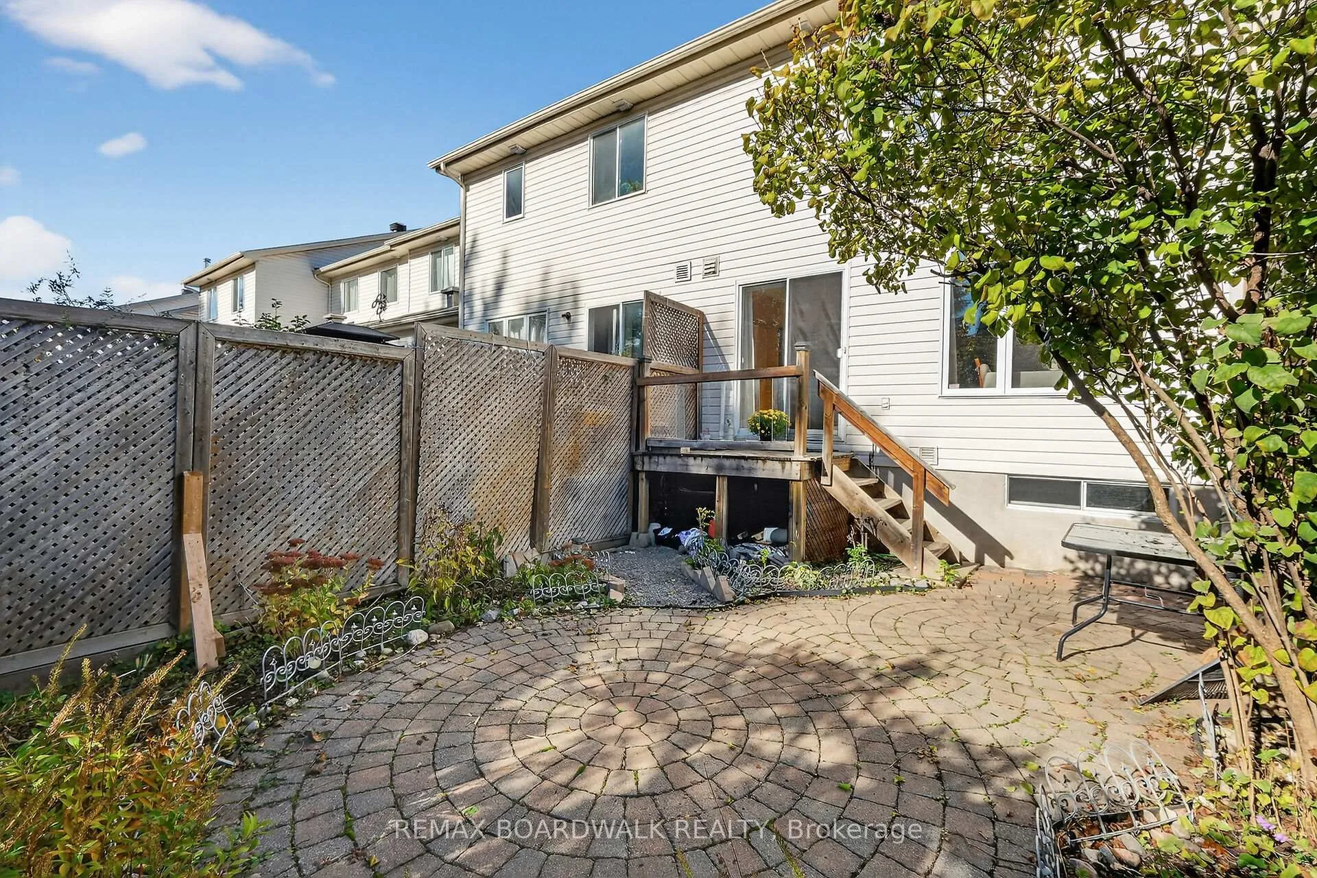 Photo 25 of 42 College Circle, Ottawa, Castle Heights — HOMEH