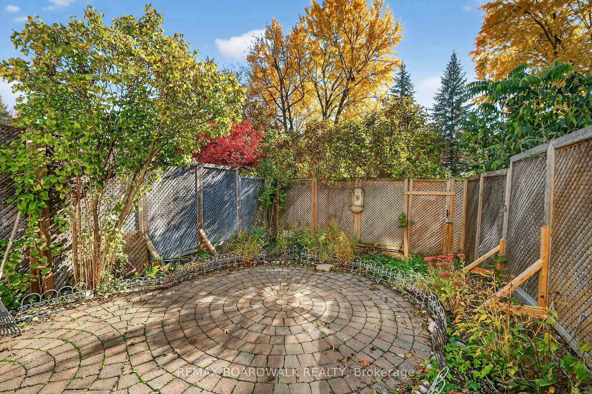 Photo 27 of 42 College Circle, Ottawa, Castle Heights — HOMEH
