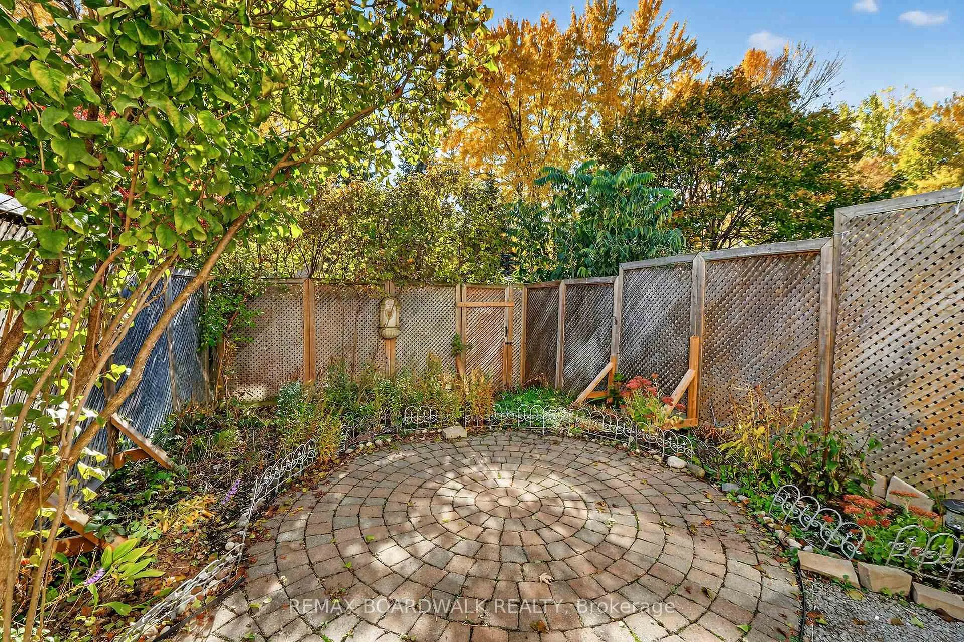 Photo 28 of 42 College Circle, Ottawa, Castle Heights — HOMEH