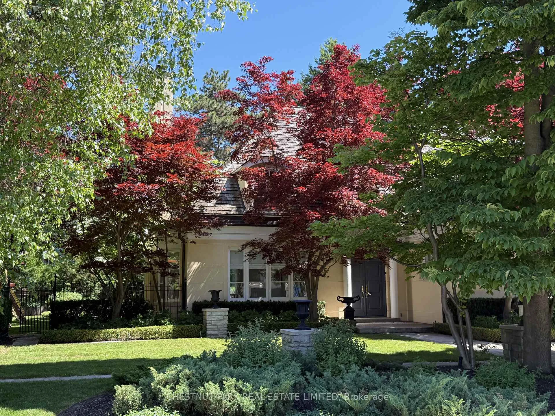 Photo 2 of 1 Glen Edyth Place, Toronto, Casa Loma — HOMEH