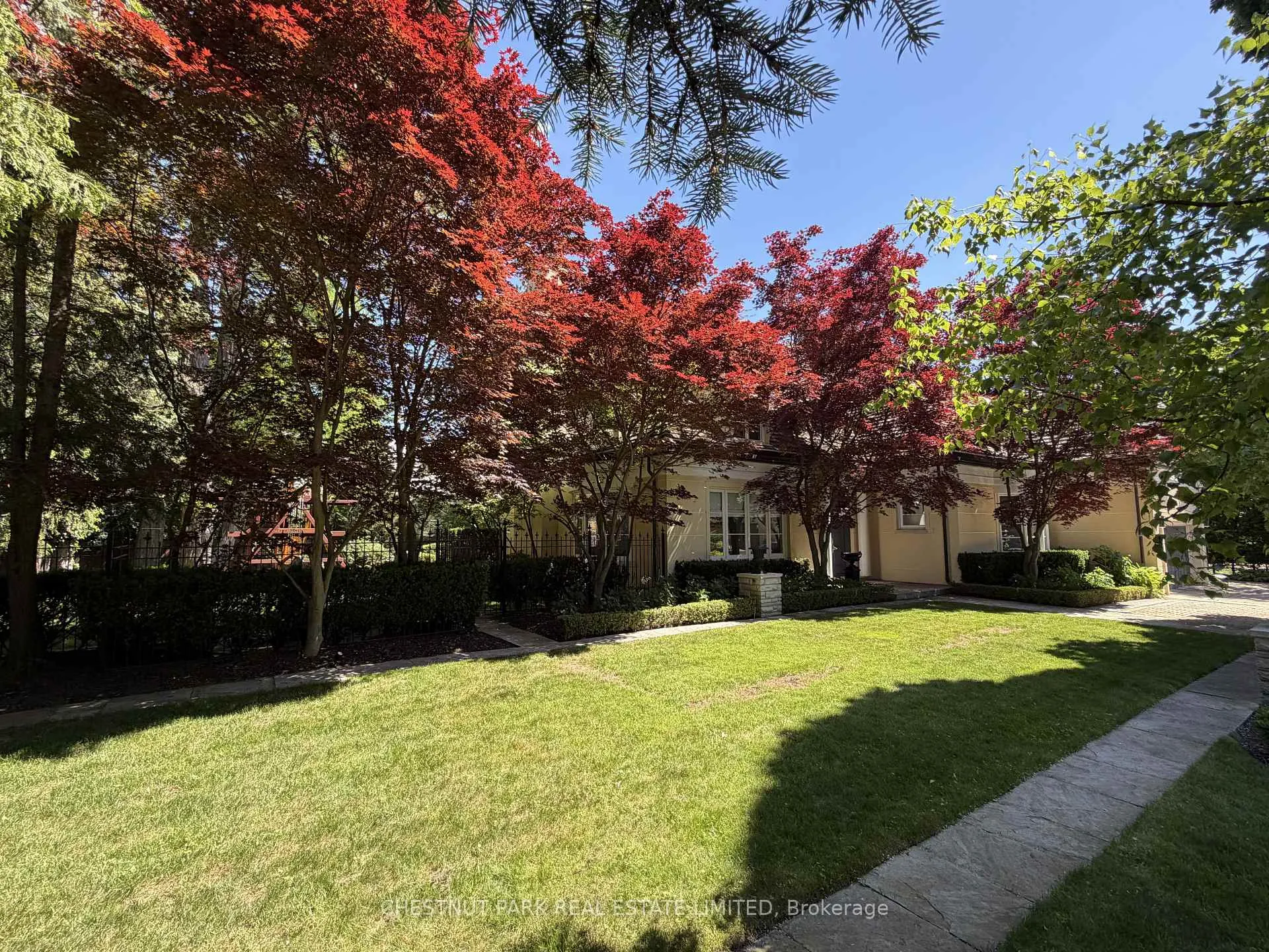 Photo 33 of 1 Glen Edyth Place, Toronto, Casa Loma — HOMEH