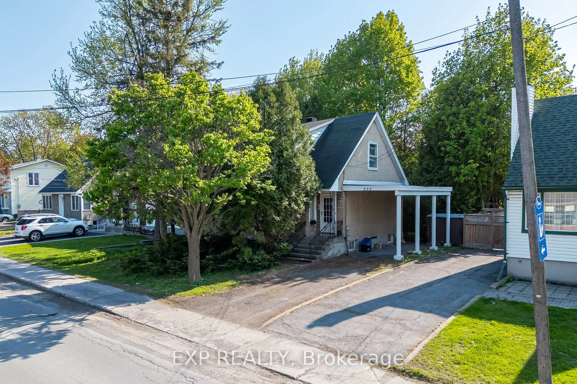 Front of 252 Woodroffe Avenue