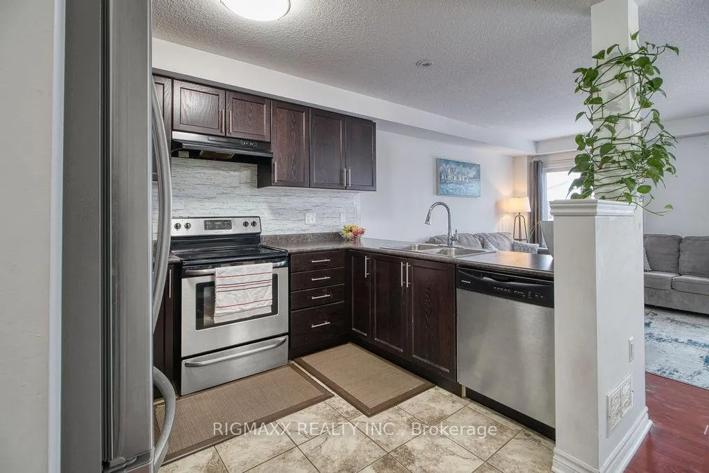 Photo 3 of 57 Renfrew Street, Kitchener, Huron Park — HOMEH