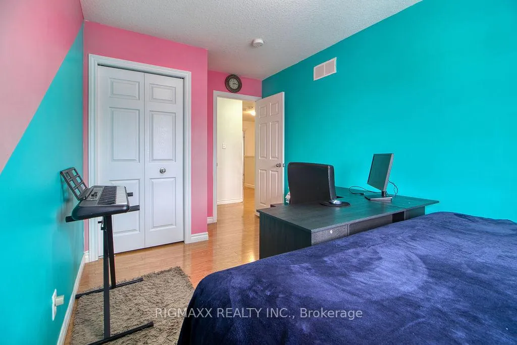 Photo 10 of 57 Renfrew Street, Kitchener, Huron Park — HOMEH