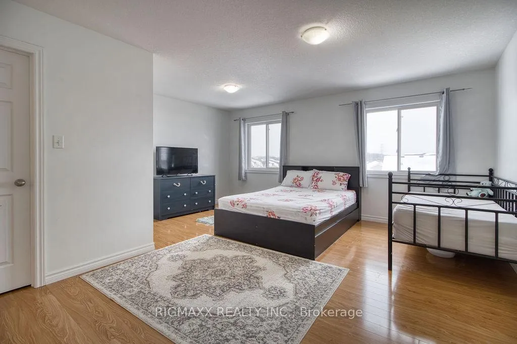 Photo 14 of 57 Renfrew Street, Kitchener, Huron Park — HOMEH