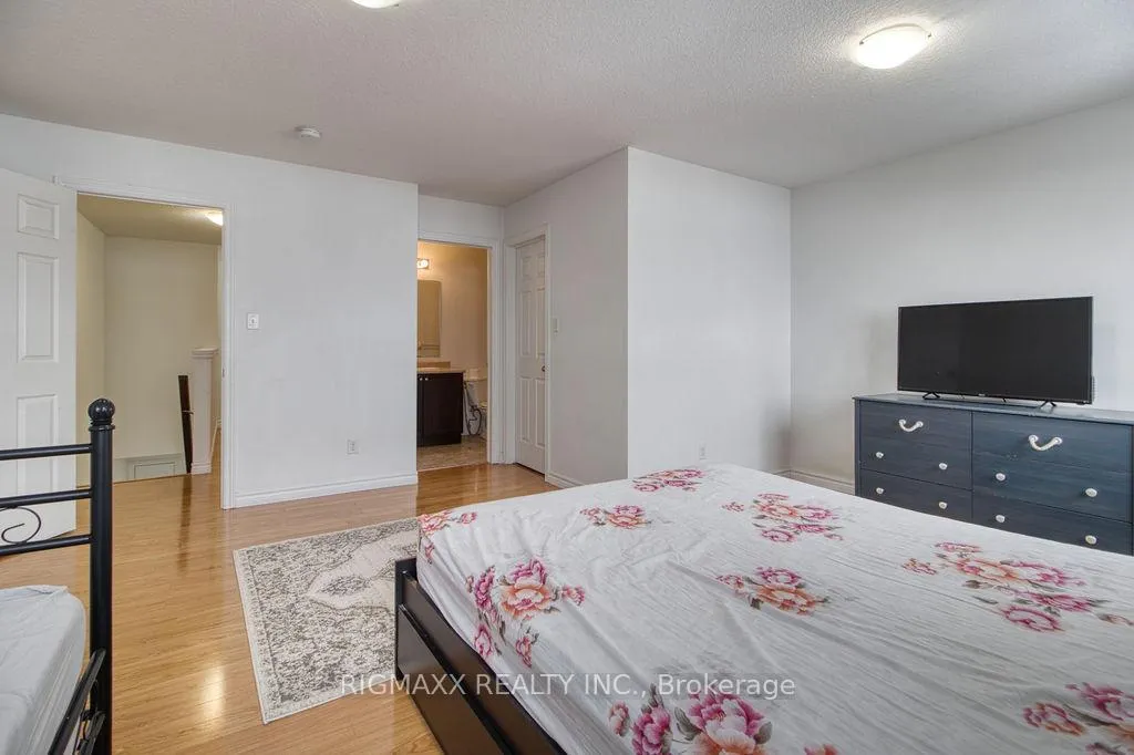 Photo 16 of 57 Renfrew Street, Kitchener, Huron Park — HOMEH