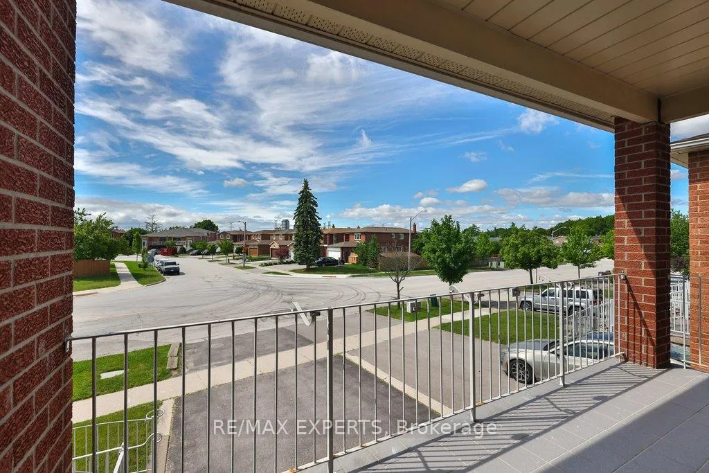 Photo 2 of 50 Pine York Avenue, Vaughan, East Woodbridge — HOMEH