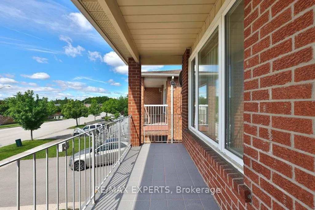 Photo 3 of 50 Pine York Avenue, Vaughan, East Woodbridge — HOMEH