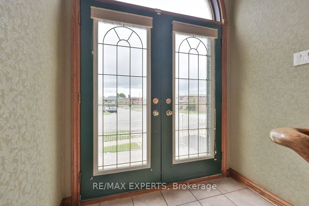 Photo 4 of 50 Pine York Avenue, Vaughan, East Woodbridge — HOMEH