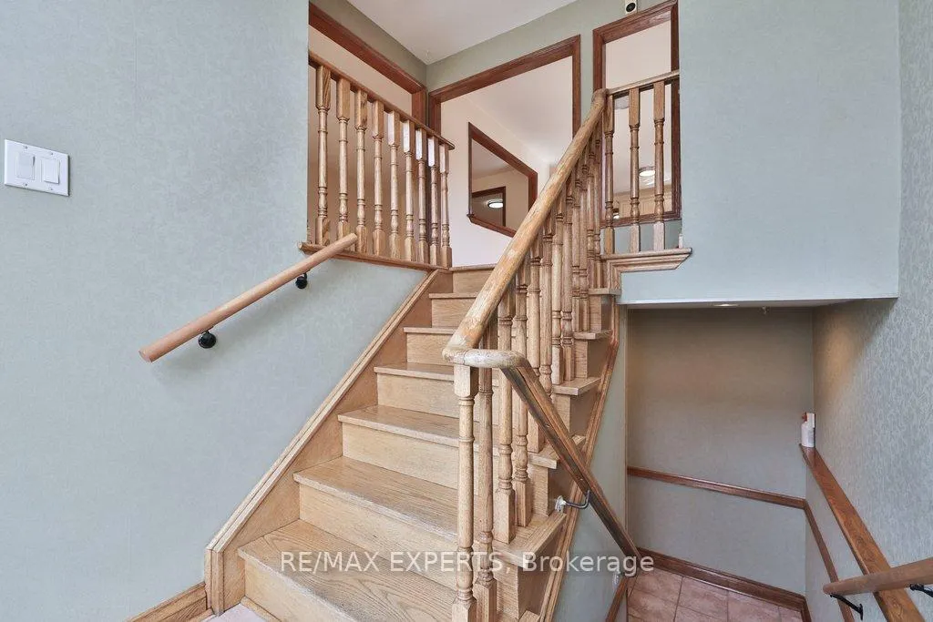 Photo 5 of 50 Pine York Avenue, Vaughan, East Woodbridge — HOMEH