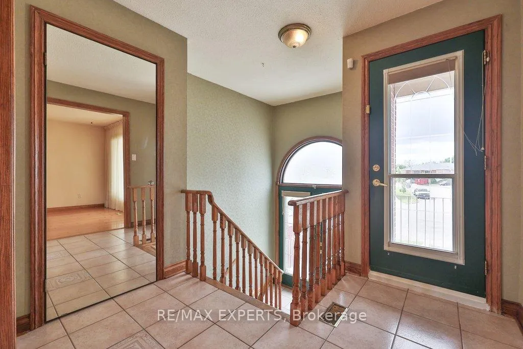 Photo 6 of 50 Pine York Avenue, Vaughan, East Woodbridge — HOMEH