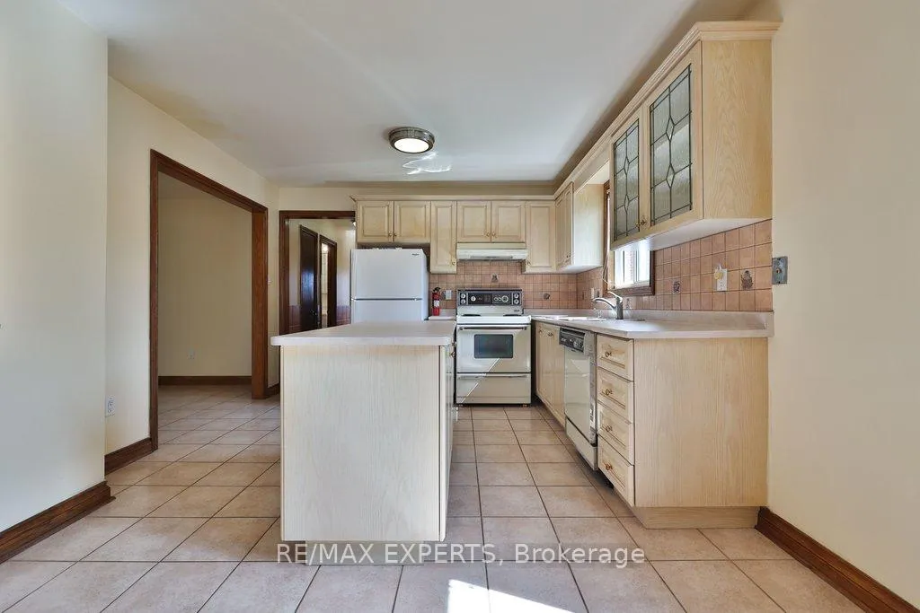 Photo 8 of 50 Pine York Avenue, Vaughan, East Woodbridge — HOMEH