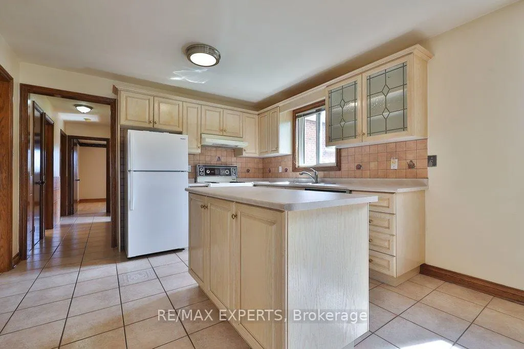 Photo 9 of 50 Pine York Avenue, Vaughan, East Woodbridge — HOMEH