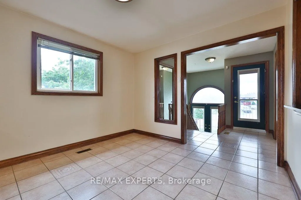 Photo 12 of 50 Pine York Avenue, Vaughan, East Woodbridge — HOMEH