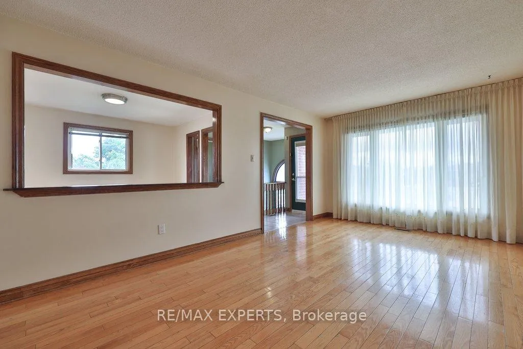Photo 13 of 50 Pine York Avenue, Vaughan, East Woodbridge — HOMEH