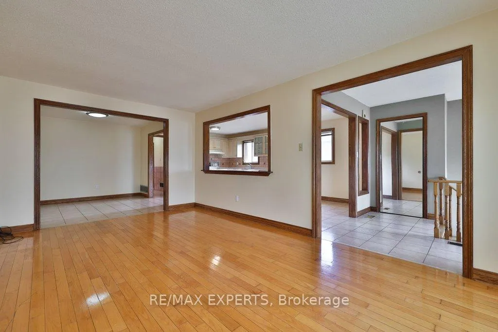 Photo 14 of 50 Pine York Avenue, Vaughan, East Woodbridge — HOMEH