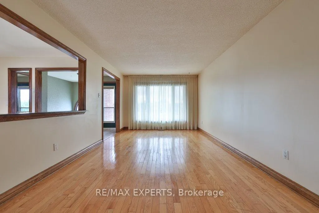 Photo 15 of 50 Pine York Avenue, Vaughan, East Woodbridge — HOMEH