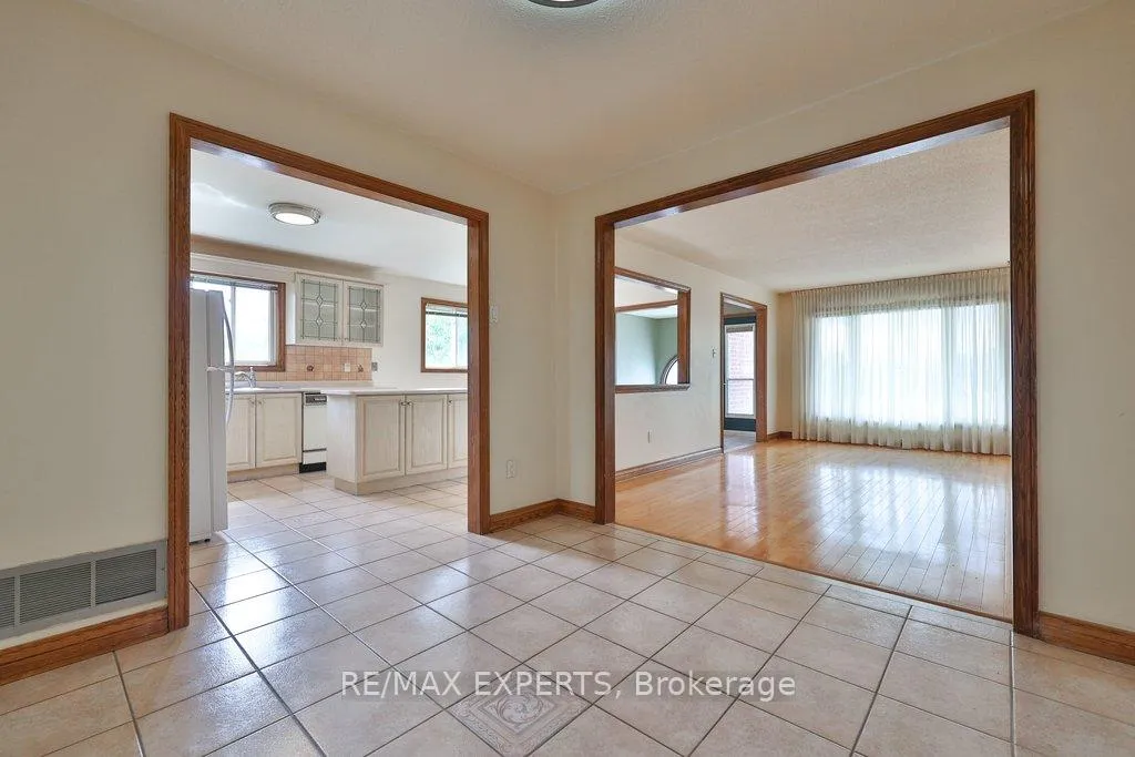 Photo 16 of 50 Pine York Avenue, Vaughan, East Woodbridge — HOMEH