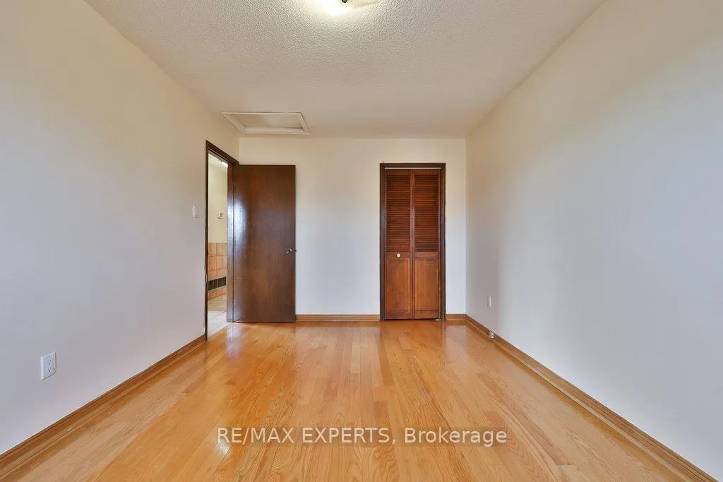 Photo 19 of 50 Pine York Avenue, Vaughan, East Woodbridge — HOMEH