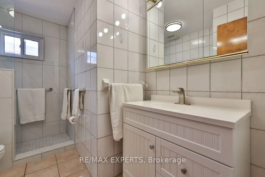 Photo 21 of 50 Pine York Avenue, Vaughan, East Woodbridge — HOMEH