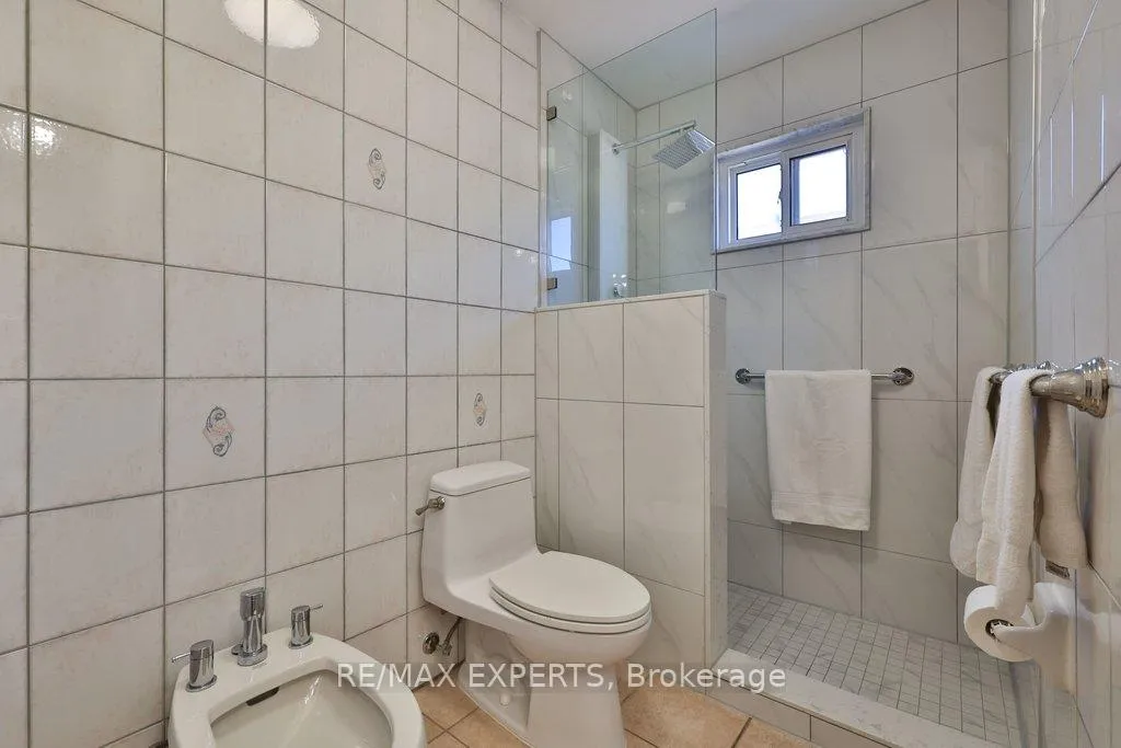 Photo 22 of 50 Pine York Avenue, Vaughan, East Woodbridge — HOMEH