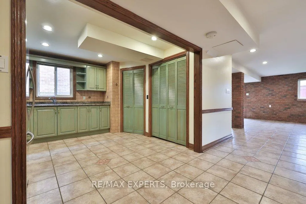 Photo 32 of 50 Pine York Avenue, Vaughan, East Woodbridge — HOMEH