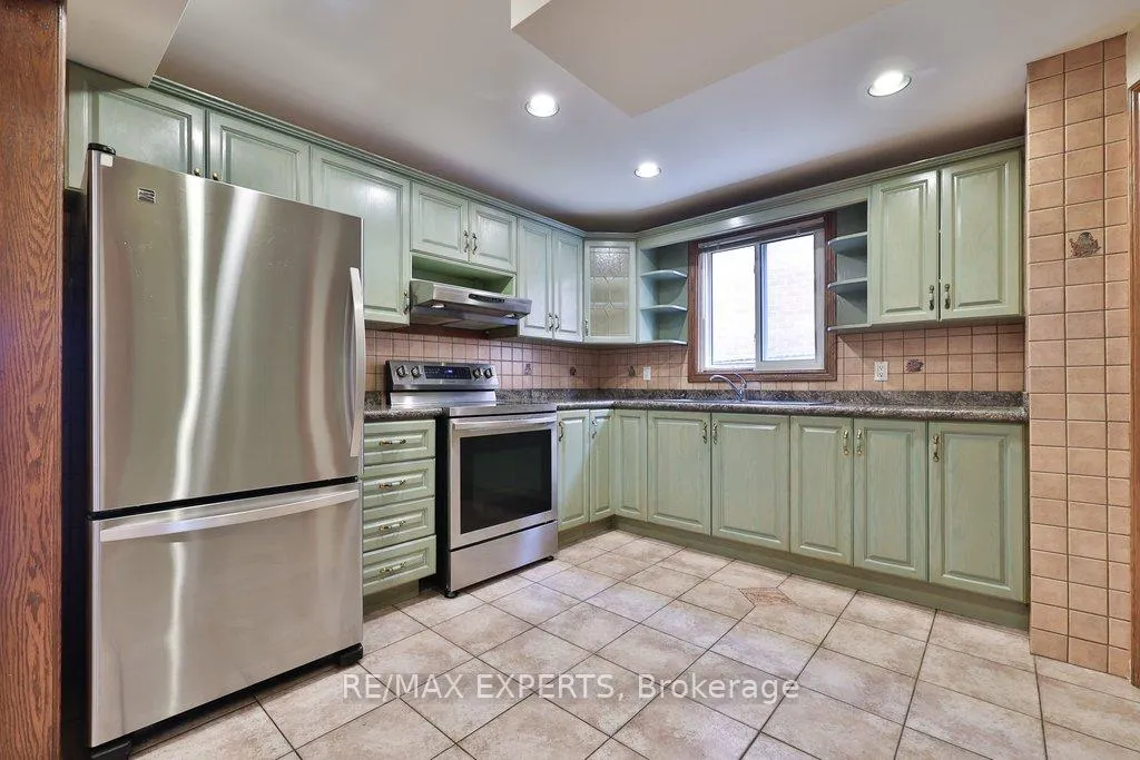 Photo 33 of 50 Pine York Avenue, Vaughan, East Woodbridge — HOMEH