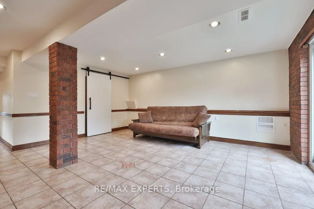 Photo 36 of 50 Pine York Avenue, Vaughan, East Woodbridge — HOMEH
