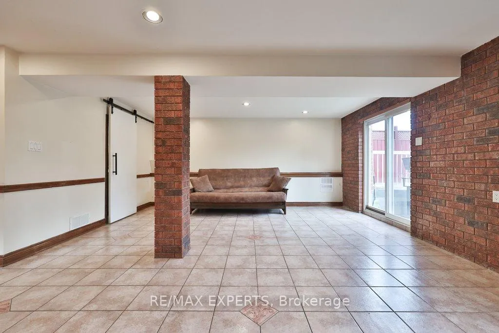 Photo 37 of 50 Pine York Avenue, Vaughan, East Woodbridge — HOMEH