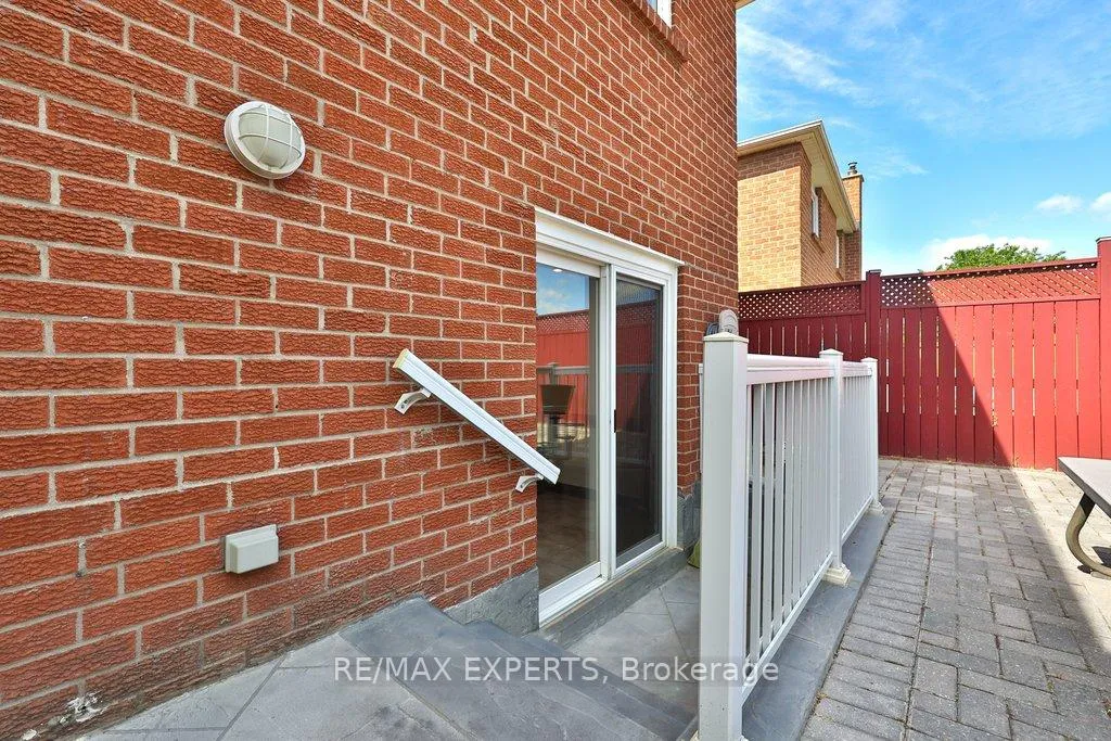 Photo 38 of 50 Pine York Avenue, Vaughan, East Woodbridge — HOMEH