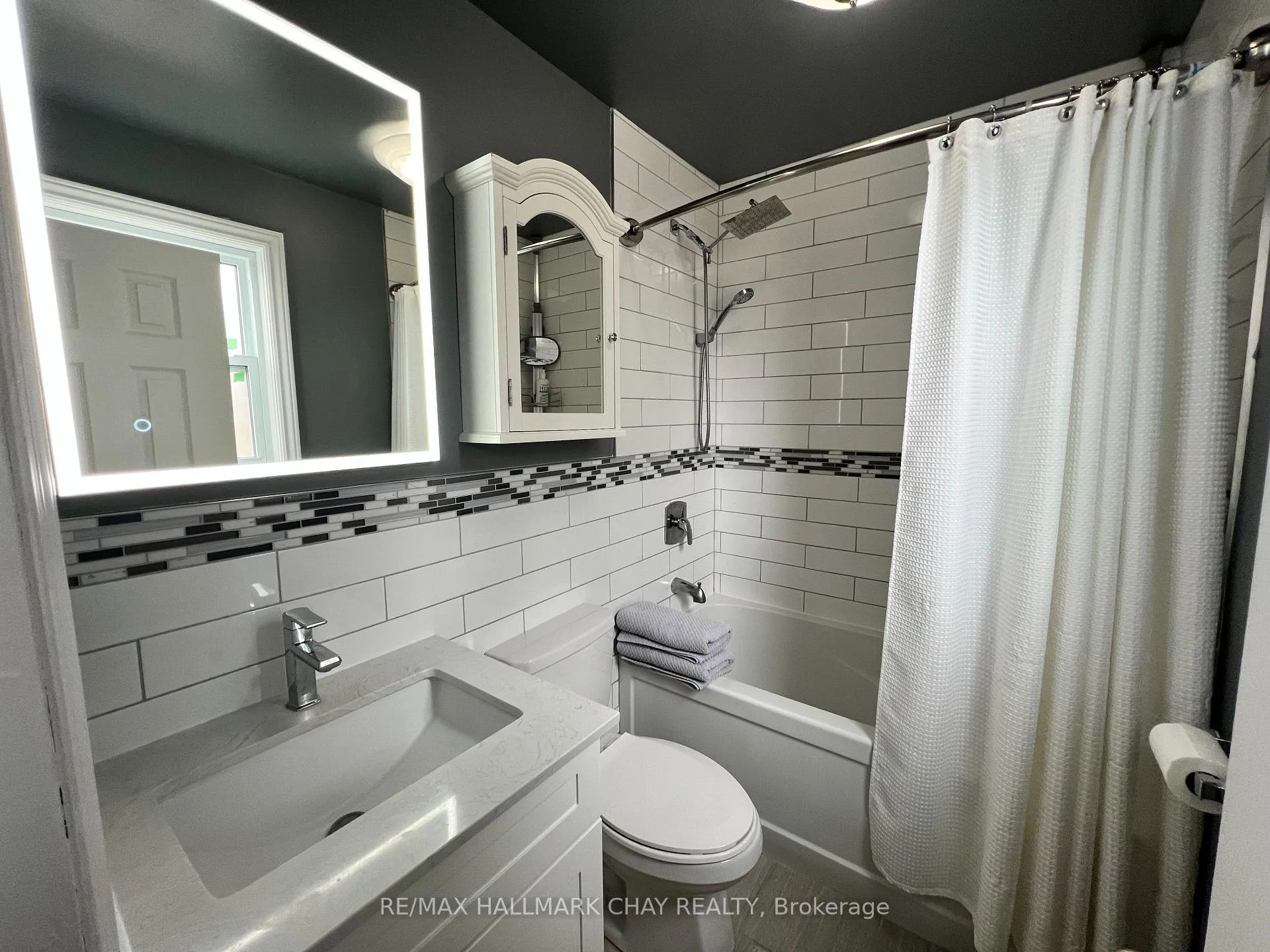 Photo 3 of Unit A, 10 Bowman Avenue, Barrie, Codrington — HOMEH