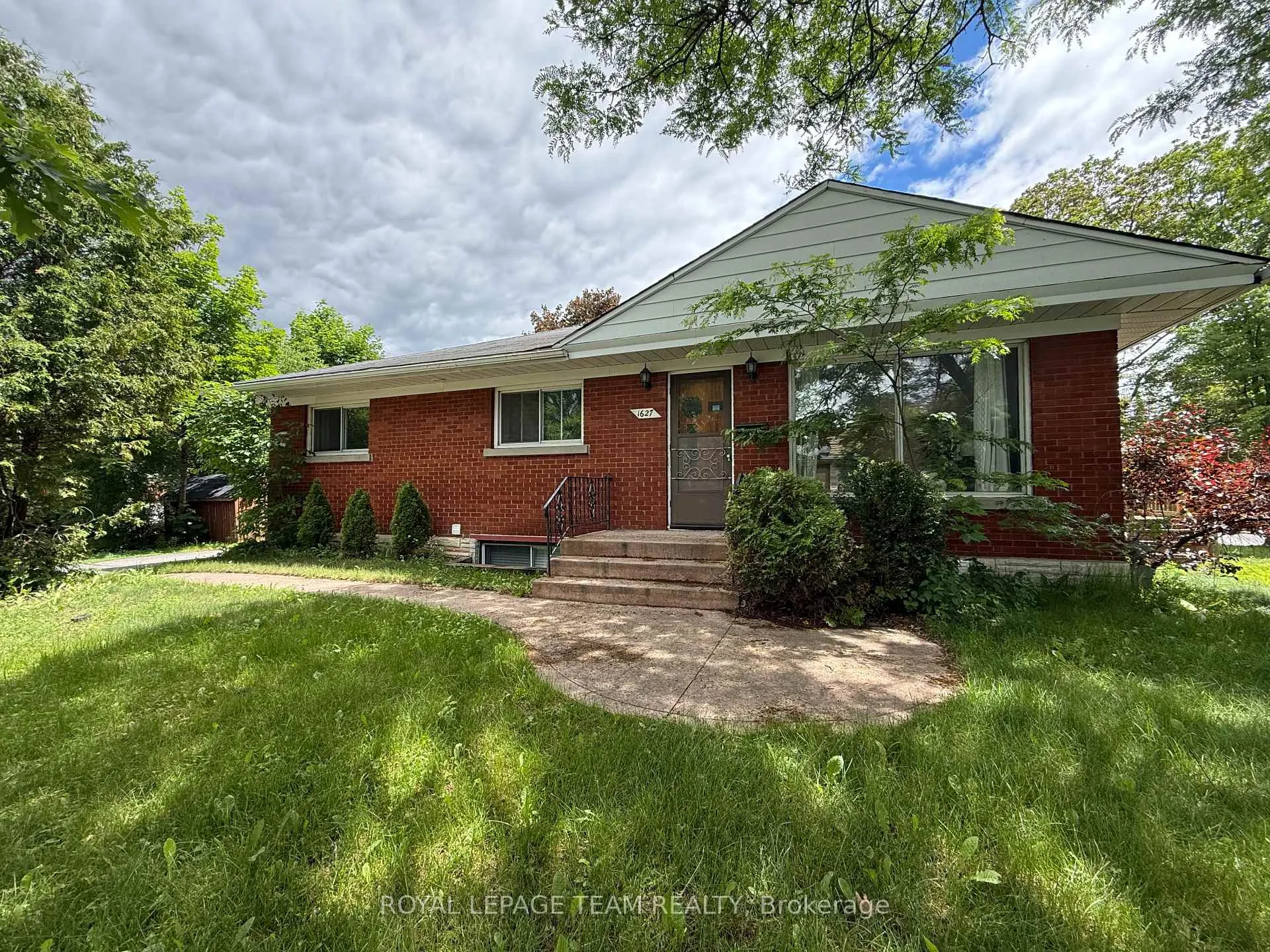 Photo of Unit 1 & 2, 1627 Chaucer Avenue