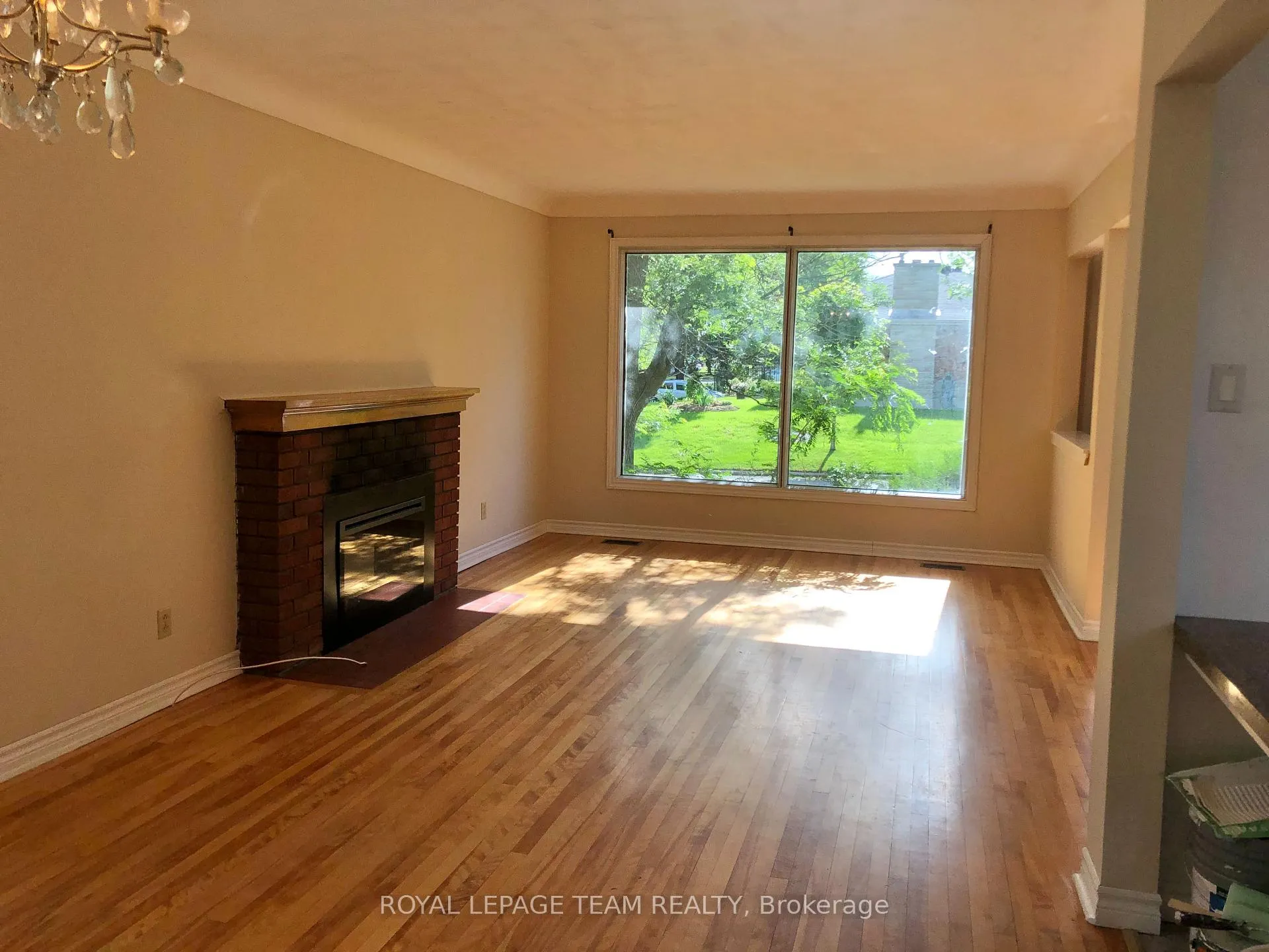 Photo 7 of Unit 1 & 2, 1627 Chaucer Avenue, Ottawa, Riverview Park — HOMEH