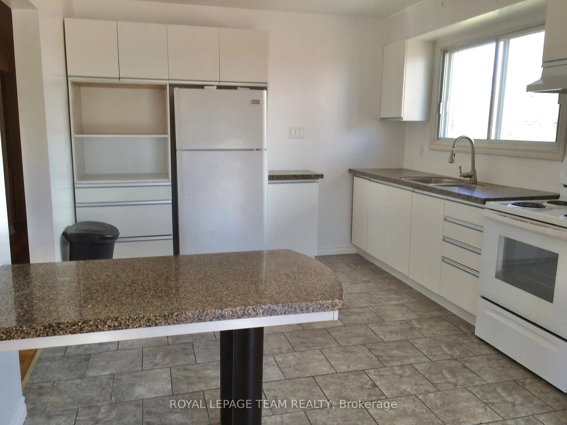 Photo 10 of Unit 1 & 2, 1627 Chaucer Avenue, Ottawa, Riverview Park — HOMEH