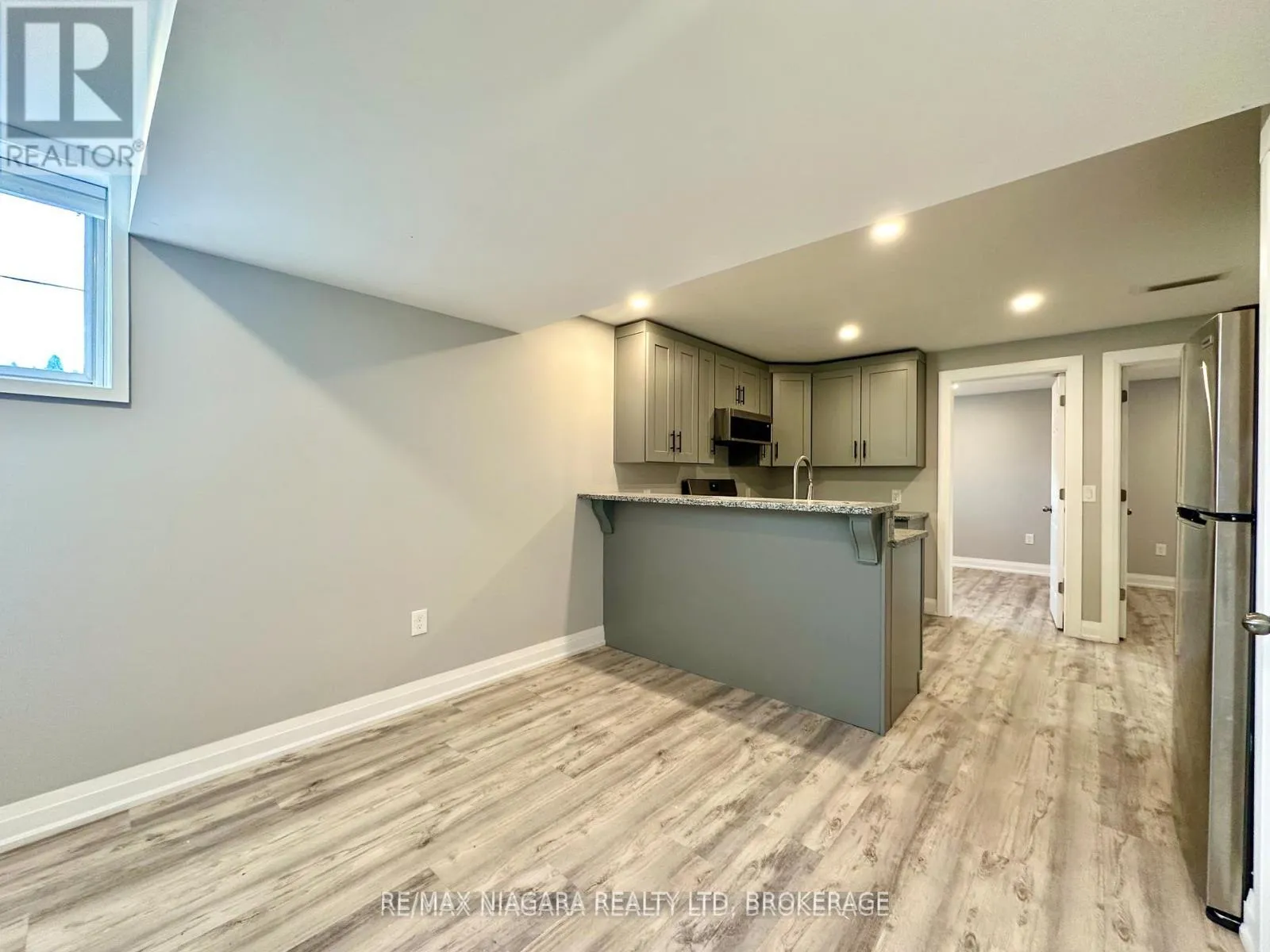Photo 2 of Unit LOWER, 39 Grove Avenue, St. Catharines, Secord Woods — HOMEH