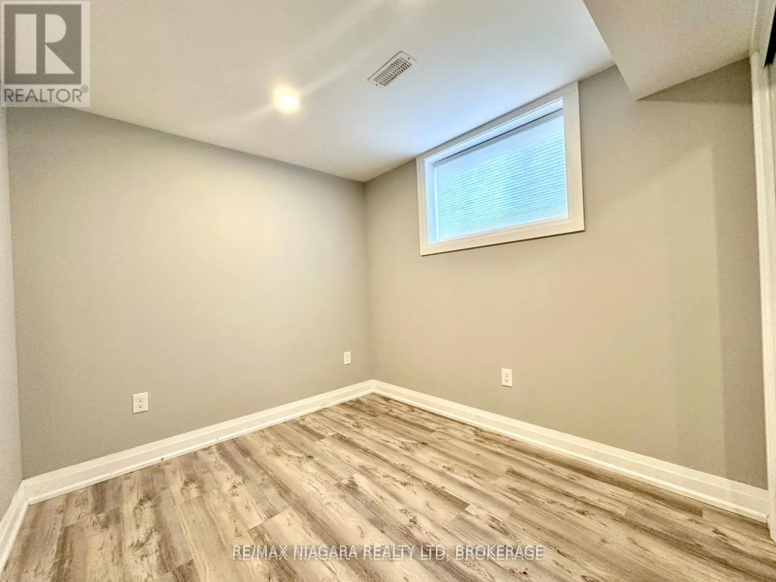 Photo 4 of Unit LOWER, 39 Grove Avenue, St. Catharines, Secord Woods — HOMEH