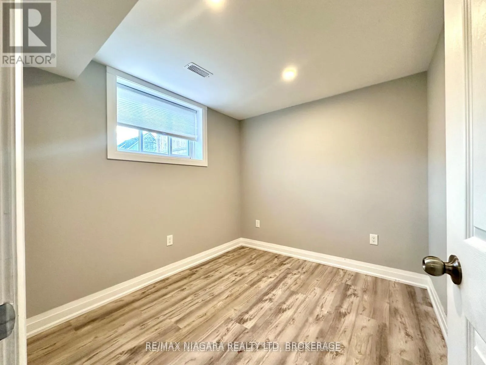 Photo 5 of Unit LOWER, 39 Grove Avenue, St. Catharines, Secord Woods — HOMEH