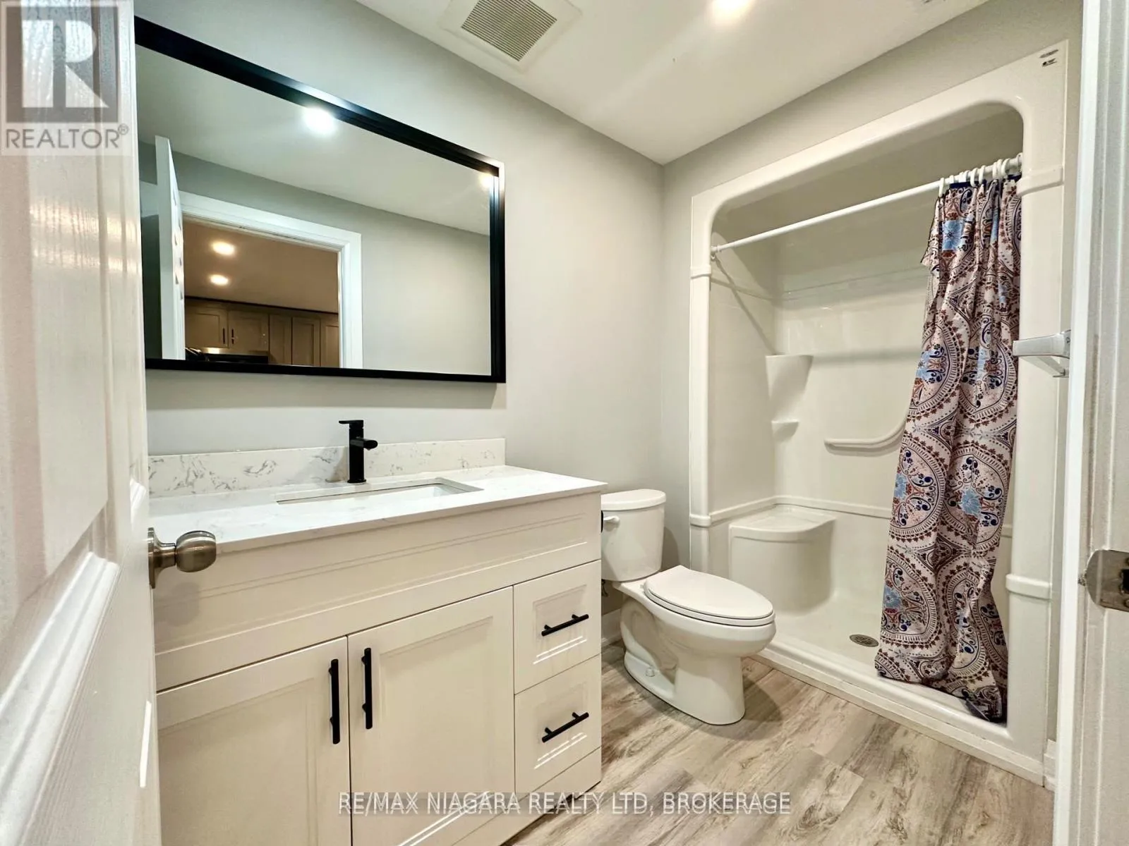 Photo 6 of Unit LOWER, 39 Grove Avenue, St. Catharines, Secord Woods — HOMEH